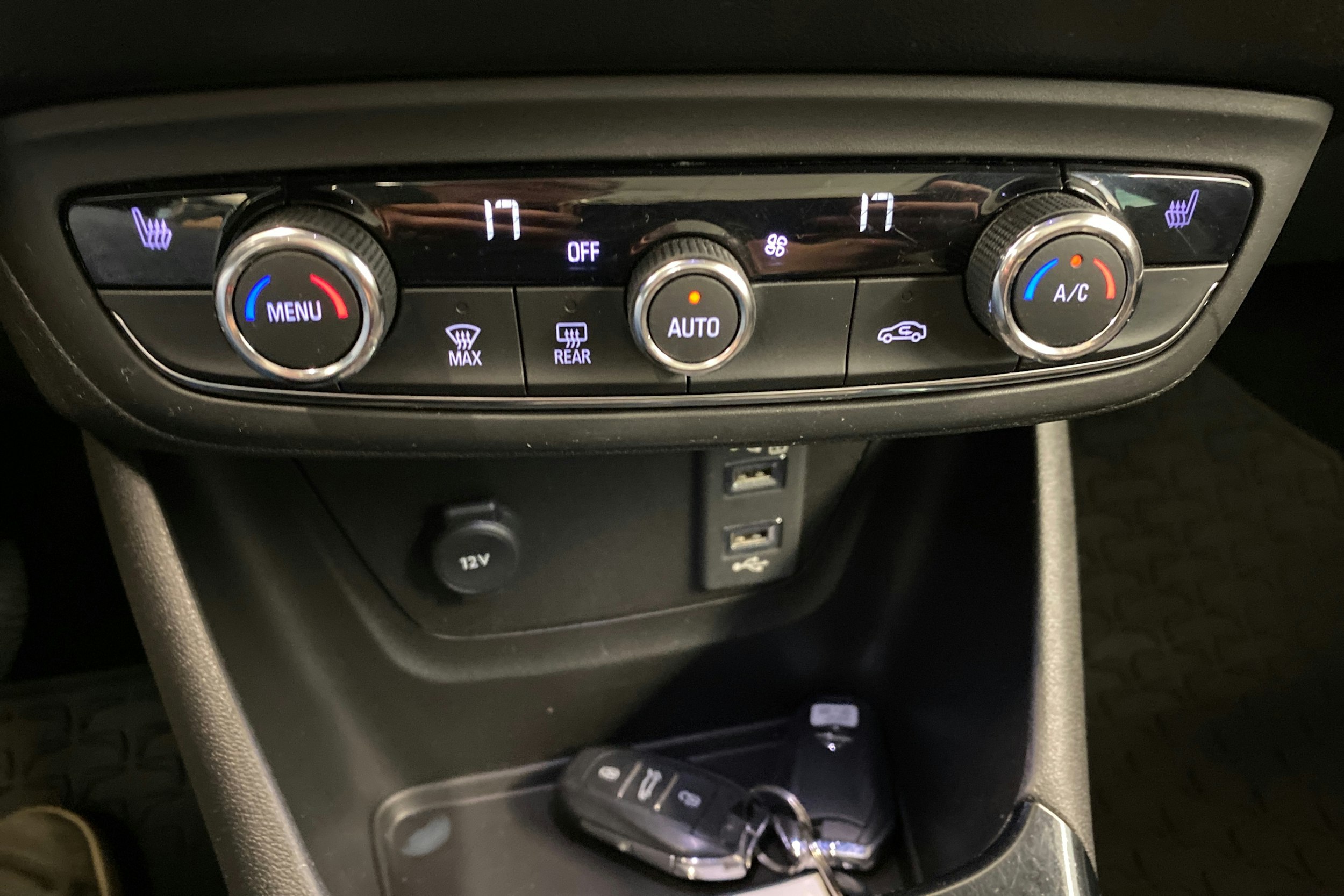 Musta Opel Crossland X 2018 kuva 20.