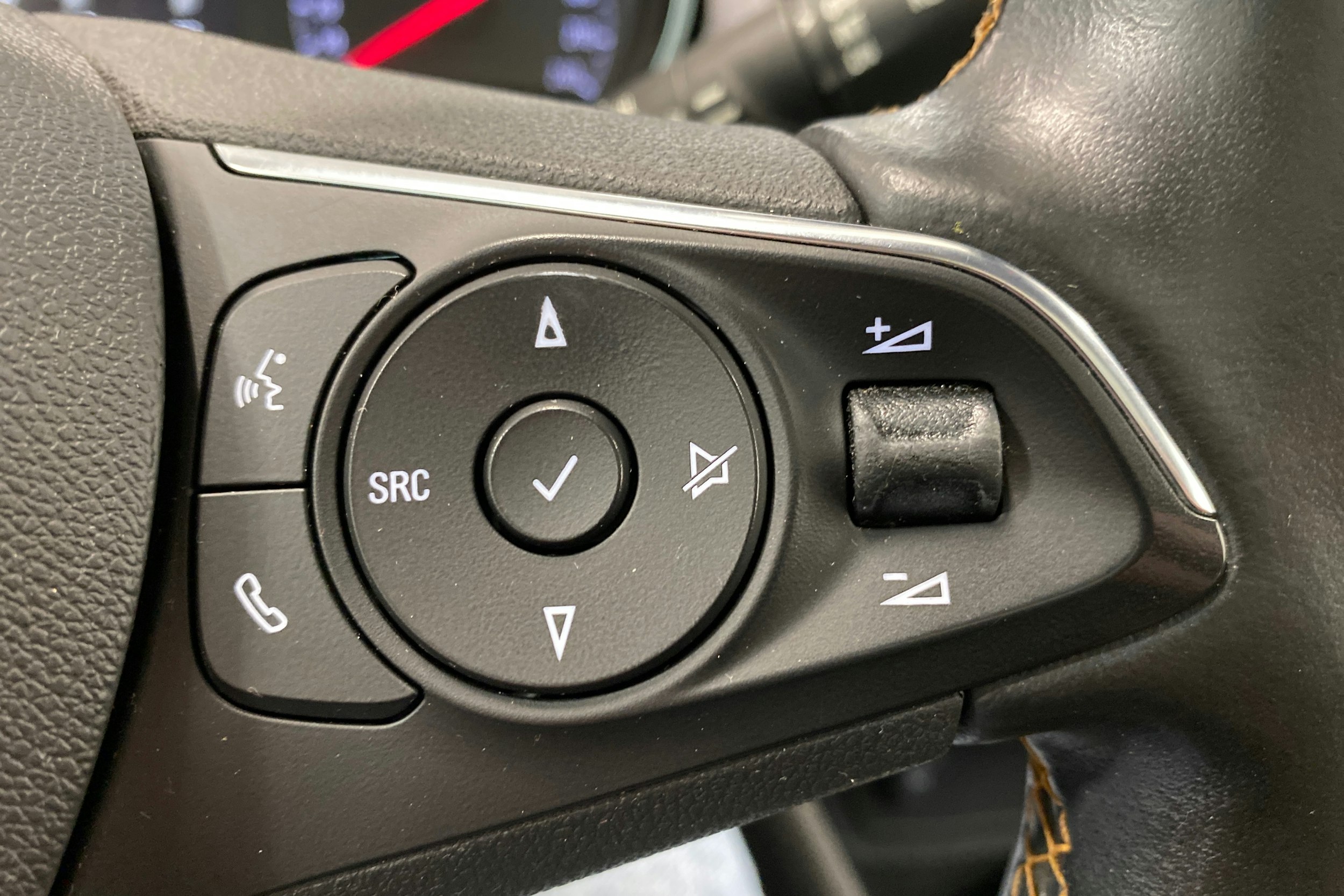 Musta Opel Crossland X 2018 kuva 22.