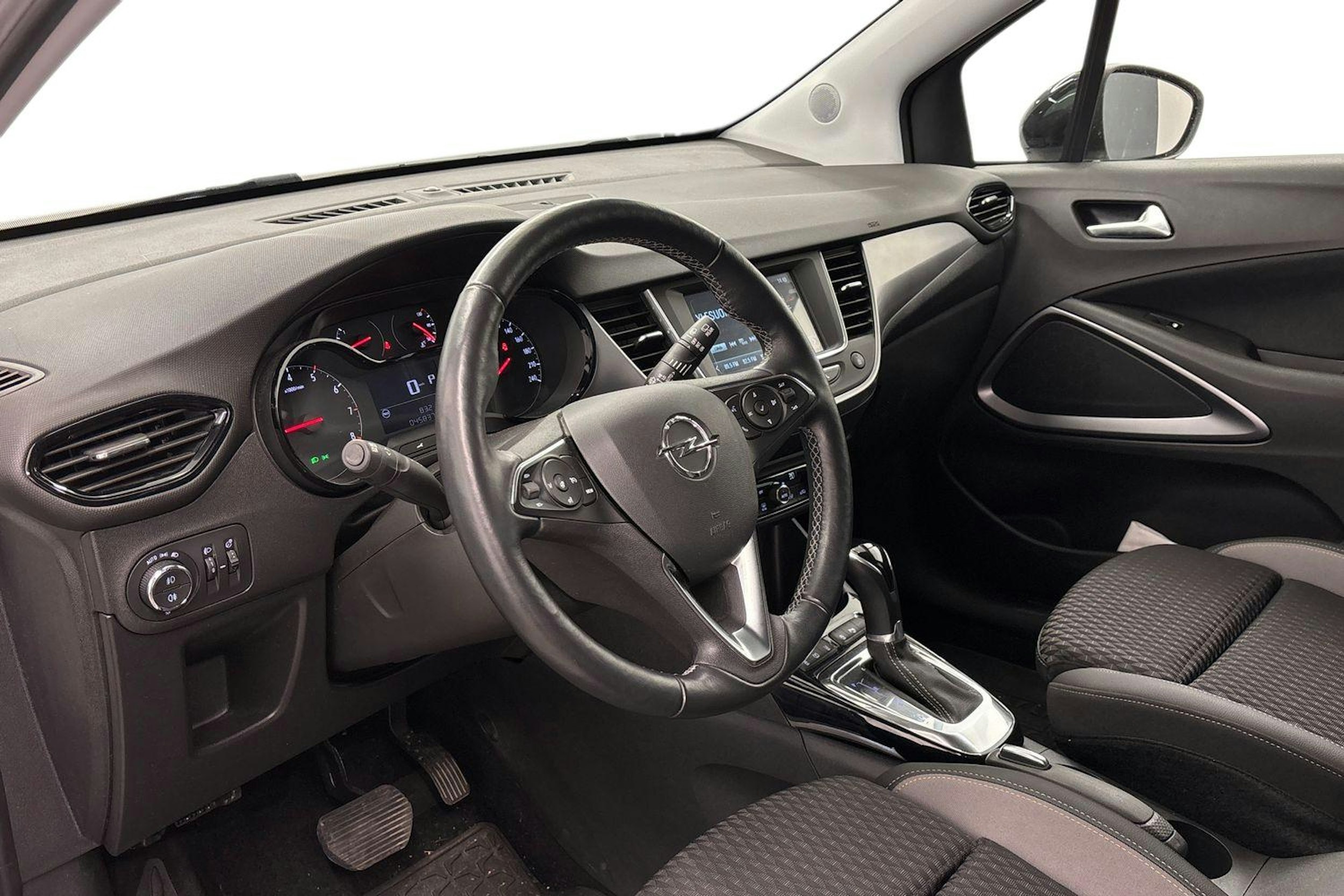 valkoinen Opel Crossland X 2019 kuva 3.