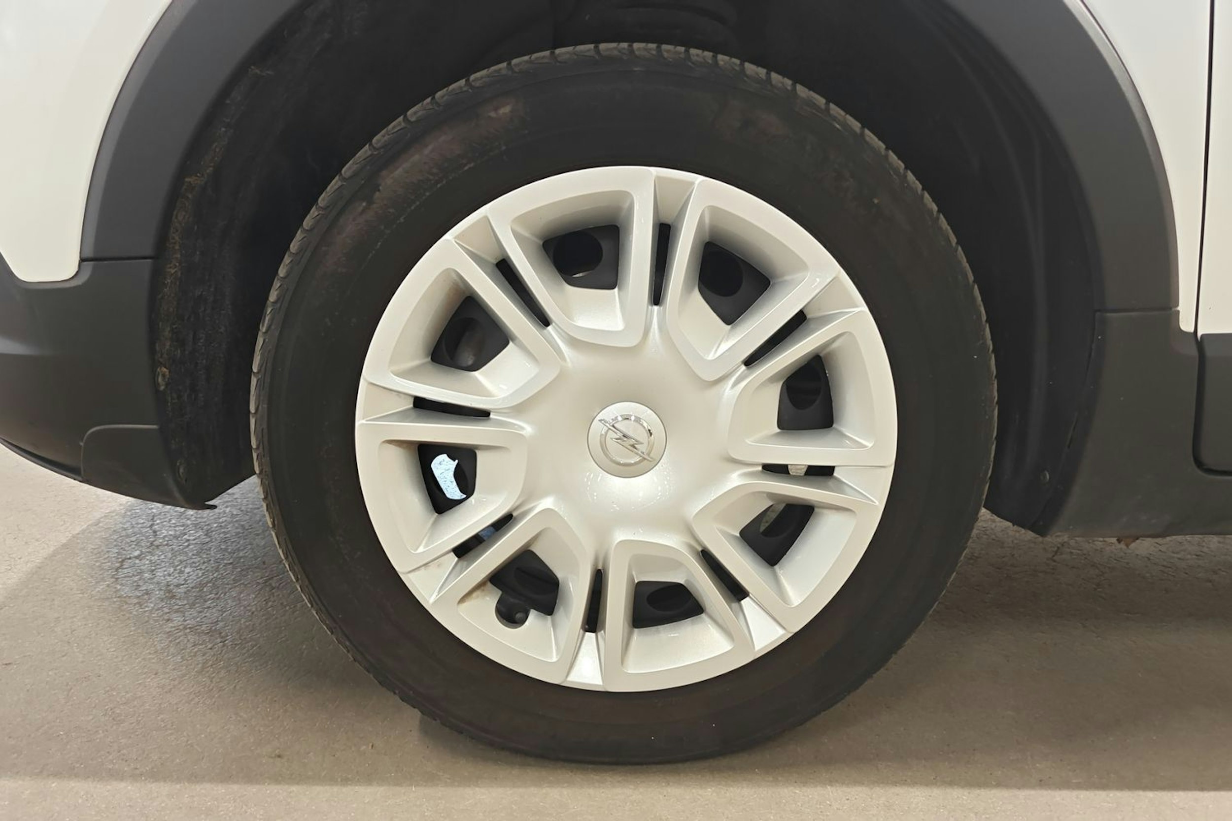 Valkoinen Opel Crossland X 2020 kuva 9.
