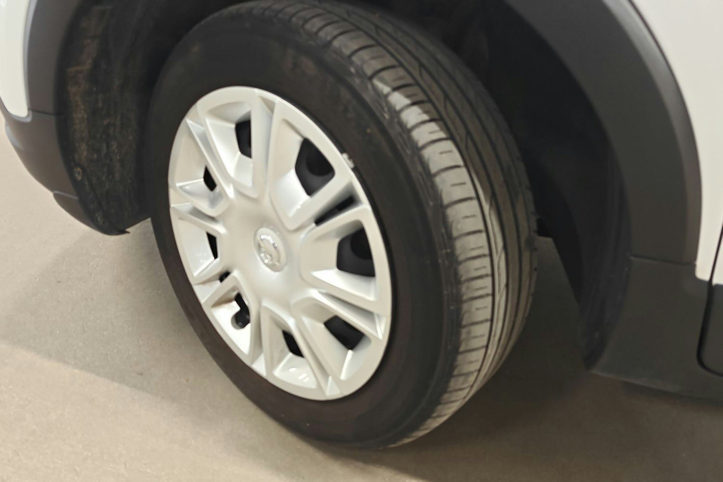 Valkoinen Opel Crossland X 2020 kuva 10.