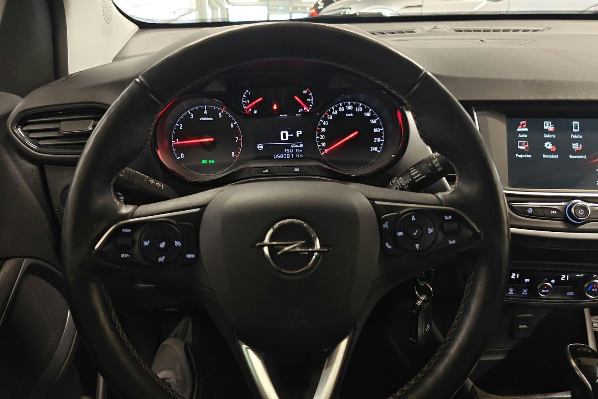 Valkoinen Opel Crossland X 2020 kuva 15.