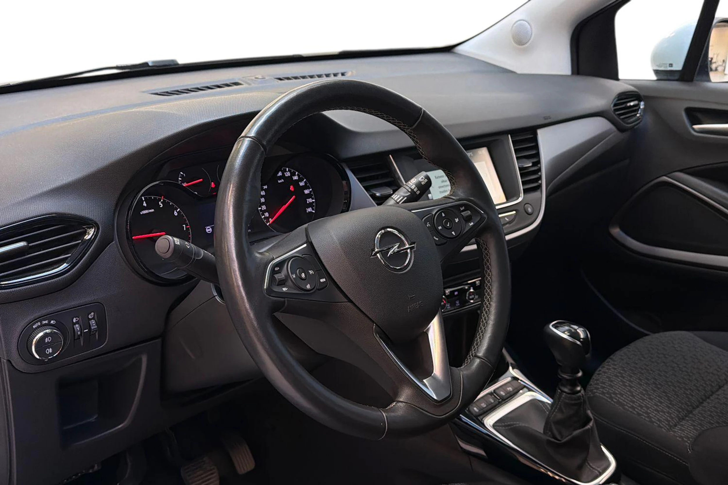 valkoinen Opel Crossland X 2021 kuva 6.