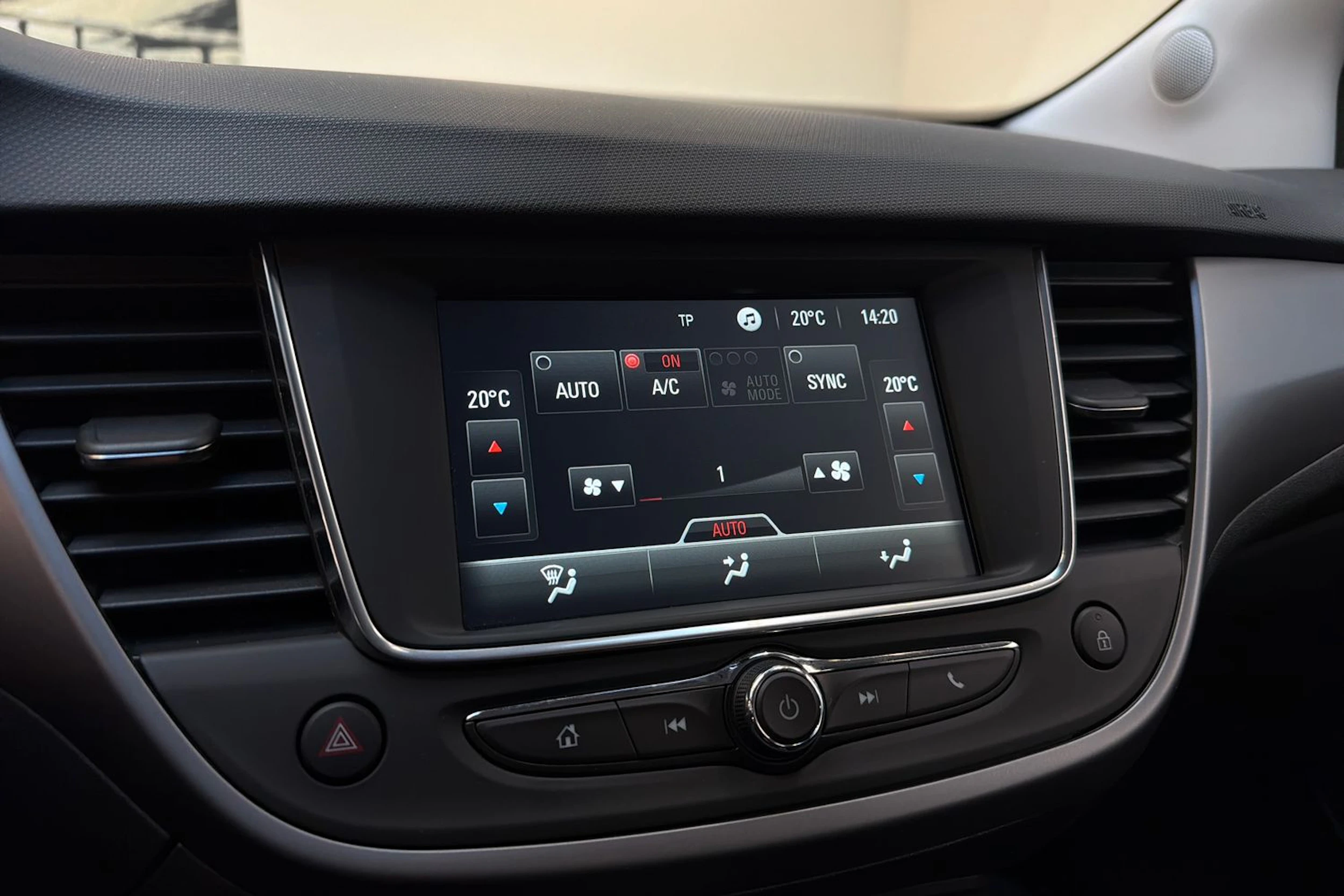 valkoinen Opel Crossland X 2021 kuva 18.