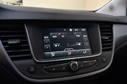 valkoinen Opel Crossland X 2021 kuva 18.