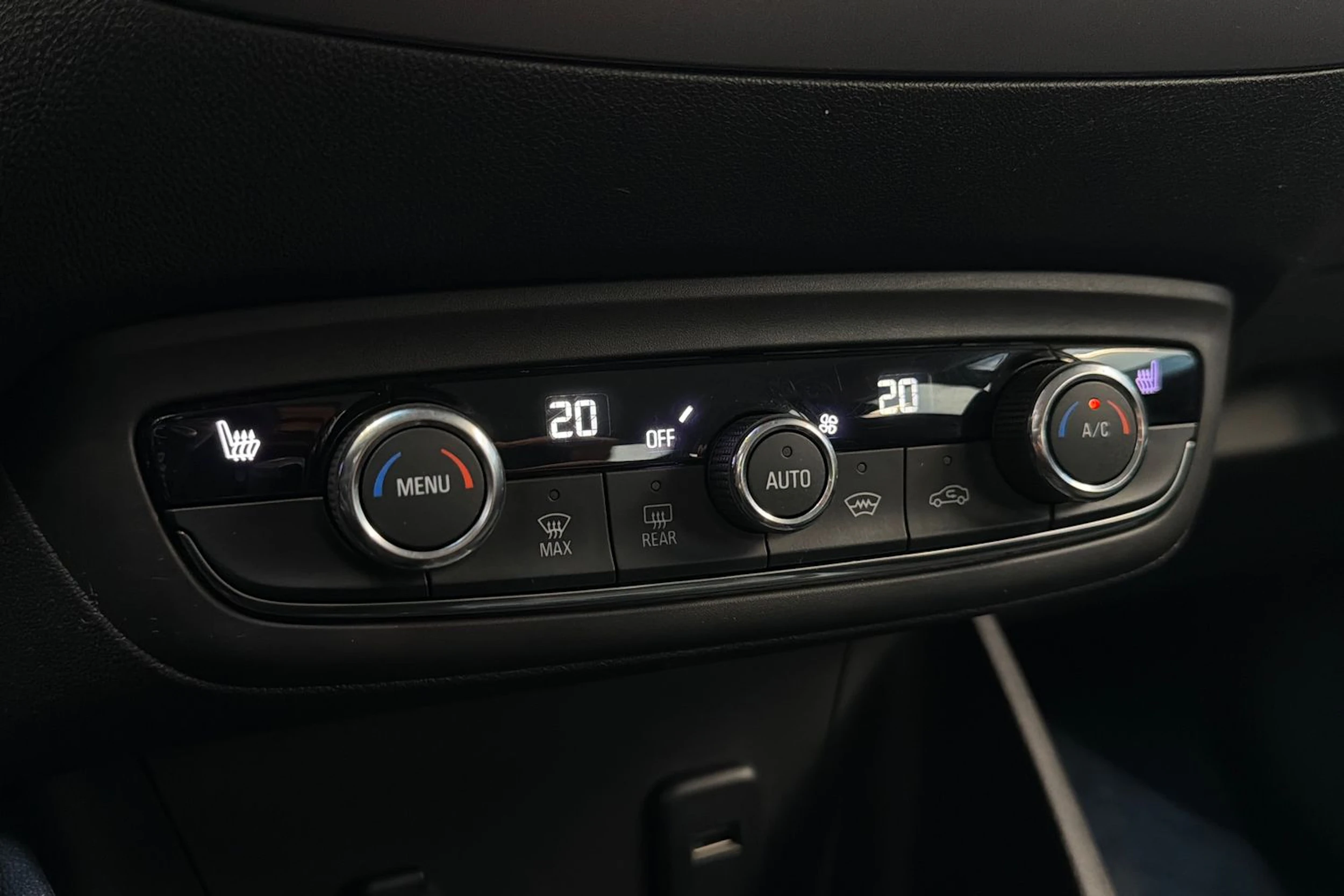 valkoinen Opel Crossland X 2021 kuva 21.