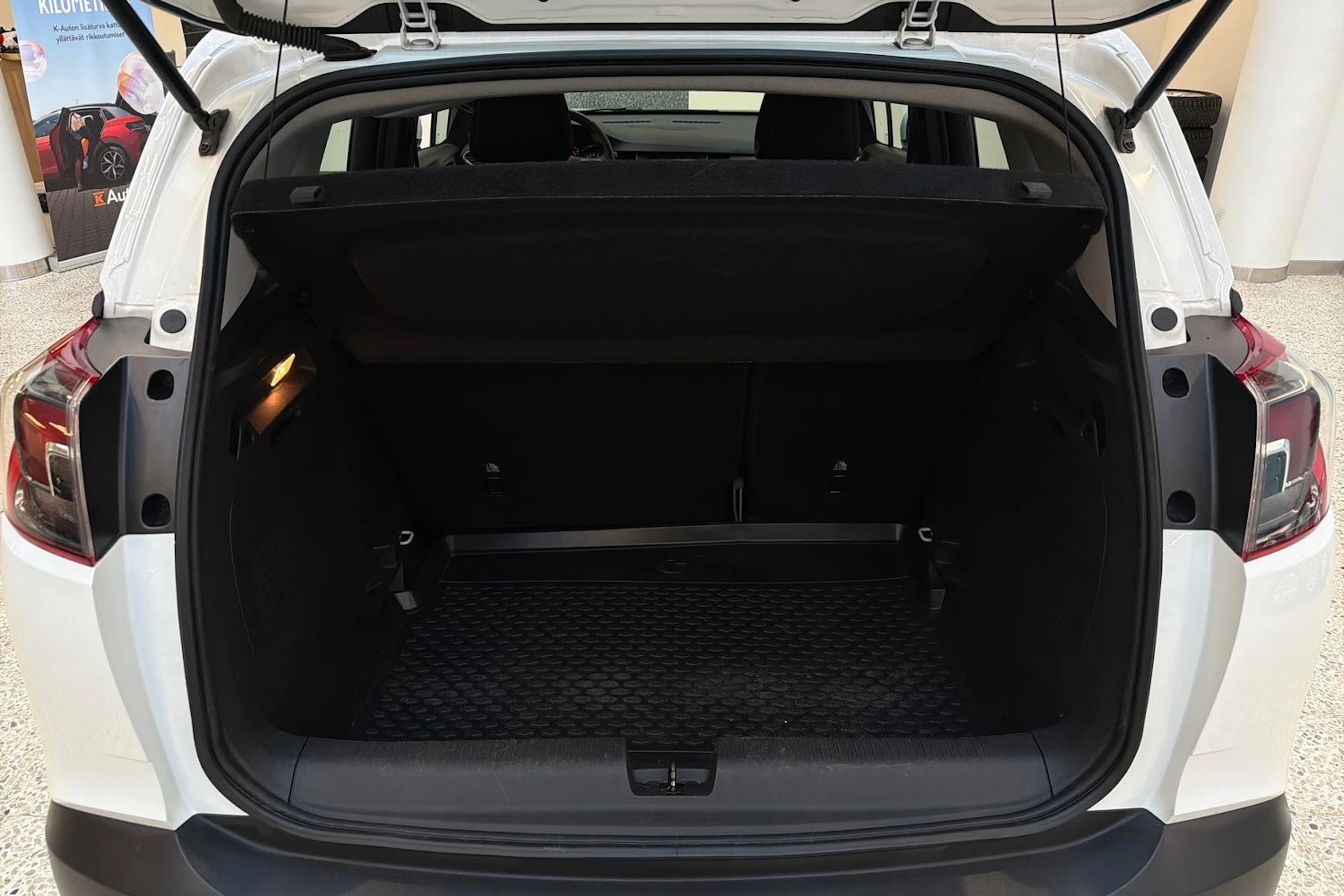 valkoinen Opel Crossland X 2021 kuva 23.