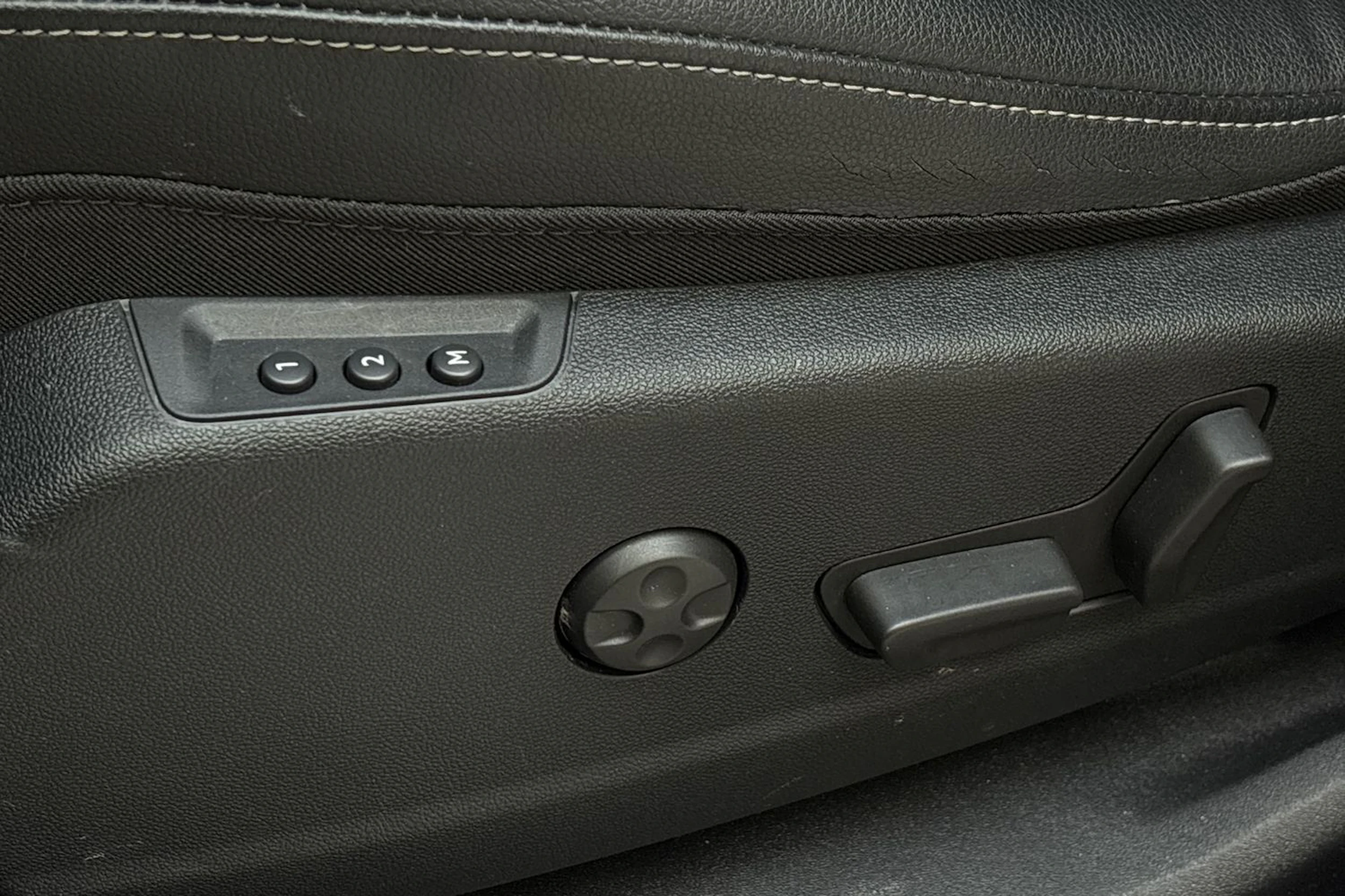 harmaa Opel Grandland 2021 kuva 12.
