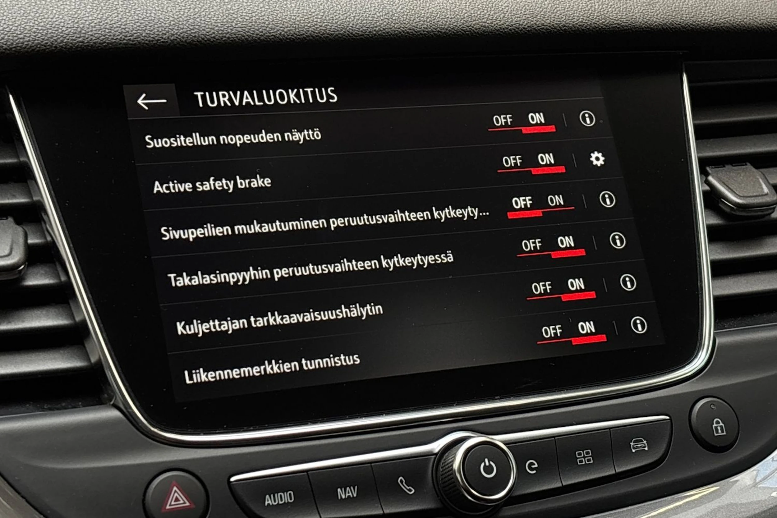 harmaa Opel Grandland 2021 kuva 22.