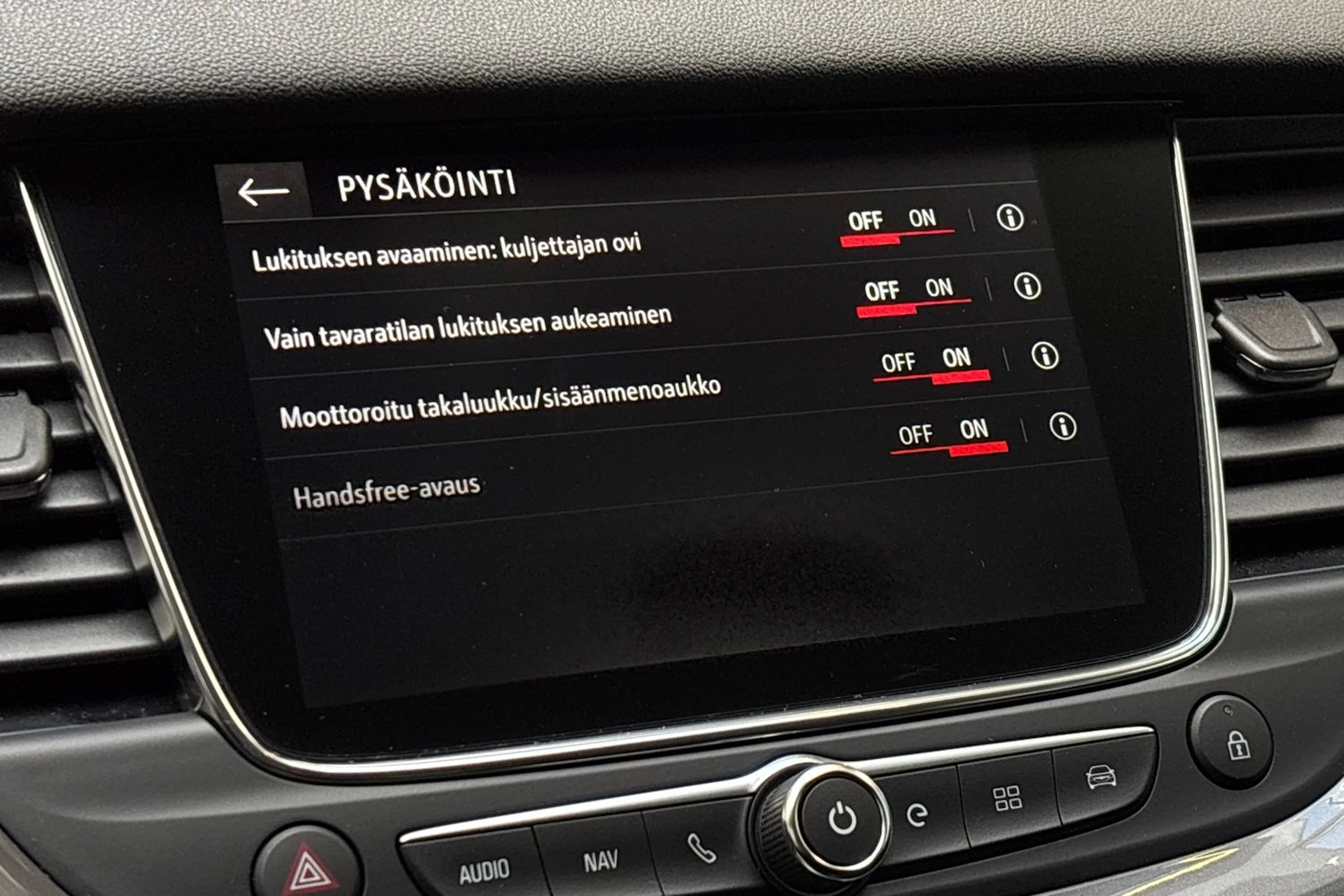 harmaa Opel Grandland 2021 kuva 23.