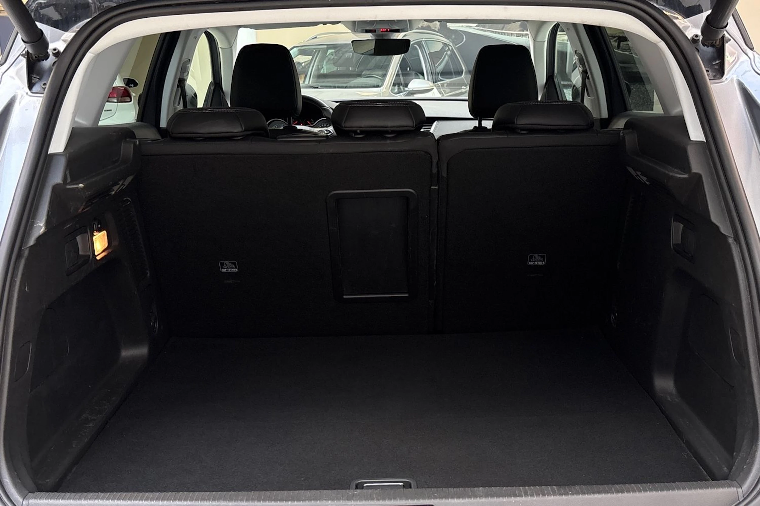 harmaa Opel Grandland 2021 kuva 26.