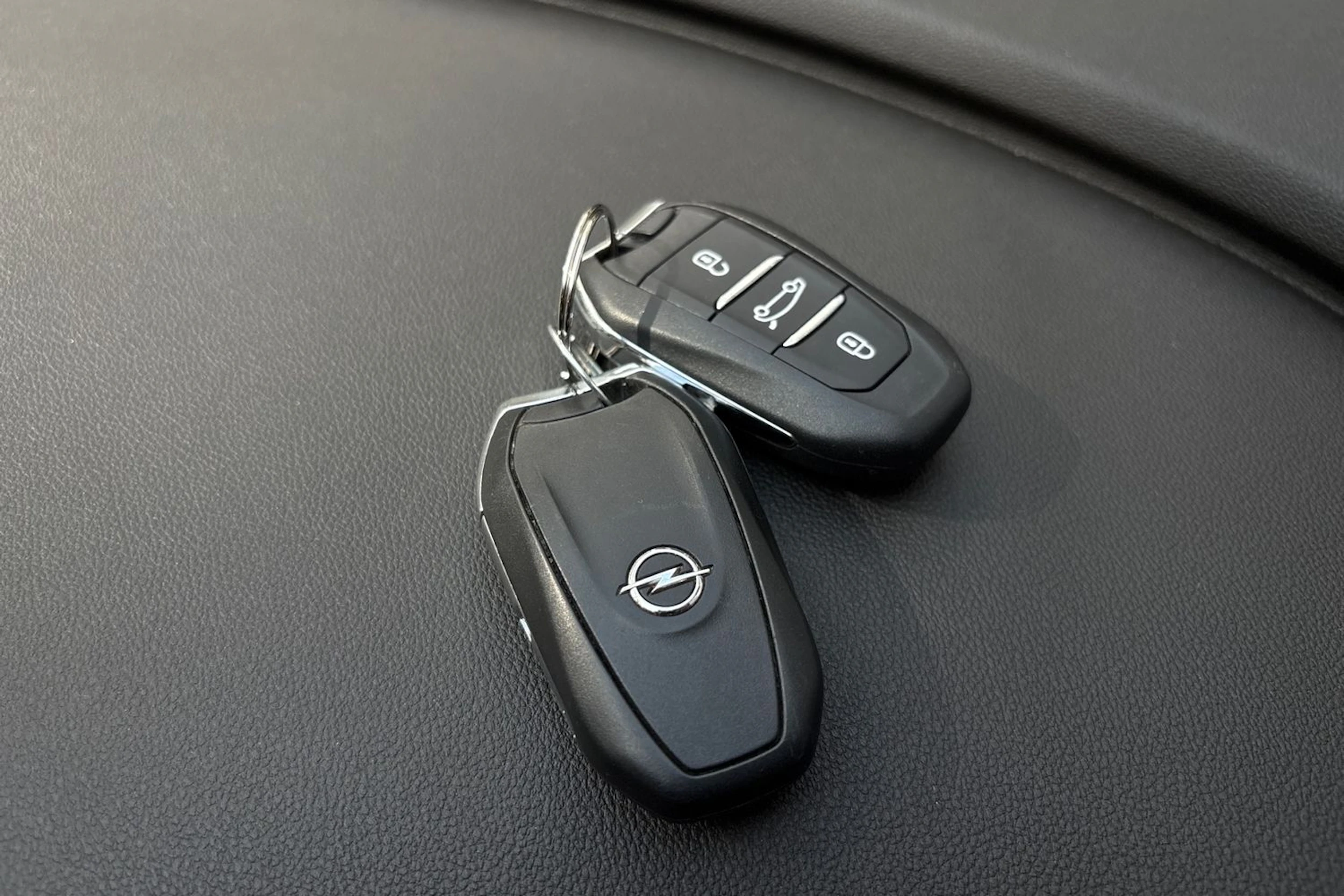 harmaa Opel Grandland 2021 kuva 28.