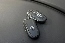 harmaa Opel Grandland 2021 kuva 28.