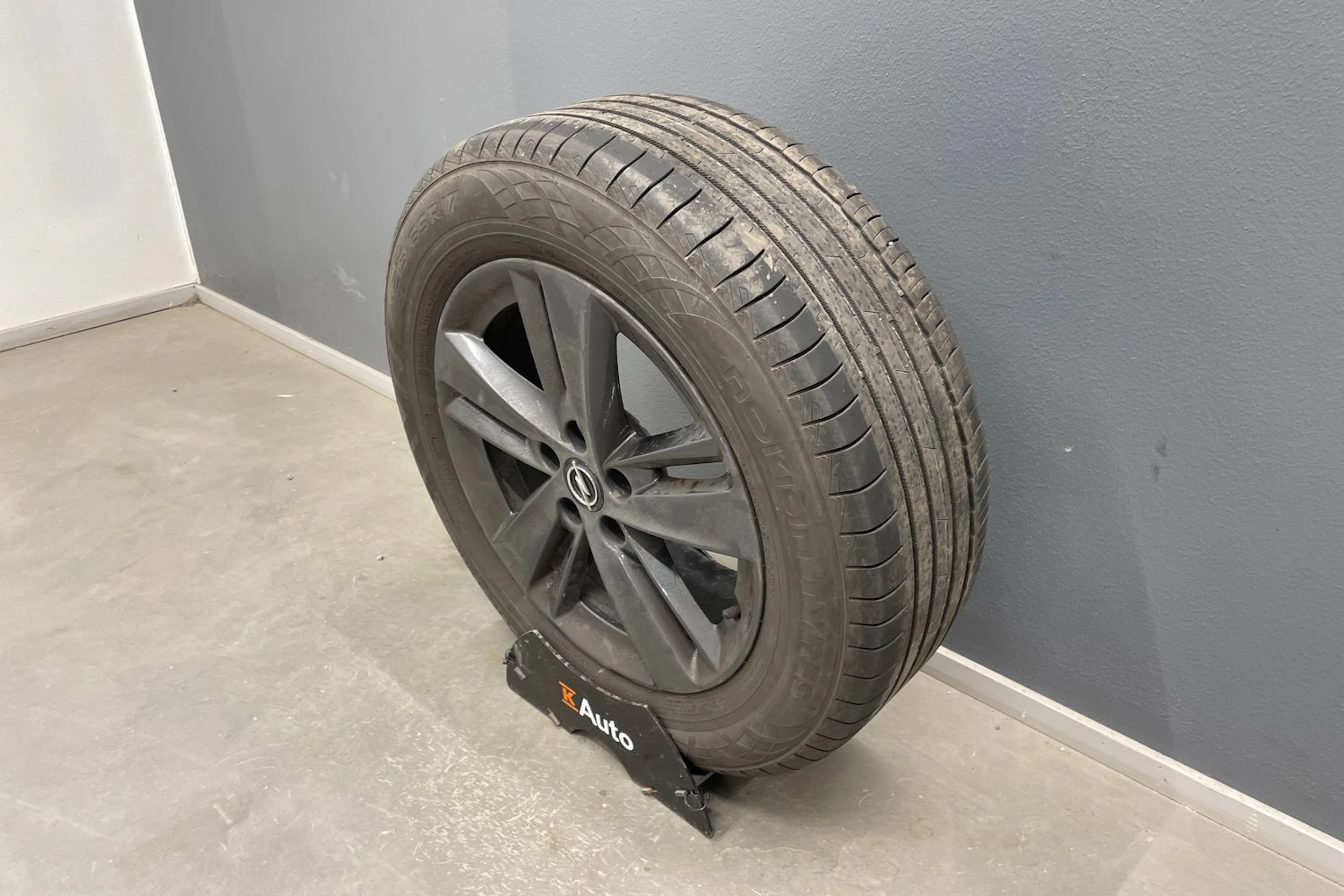 Harmaa Opel Grandland 2022 kuva 11.