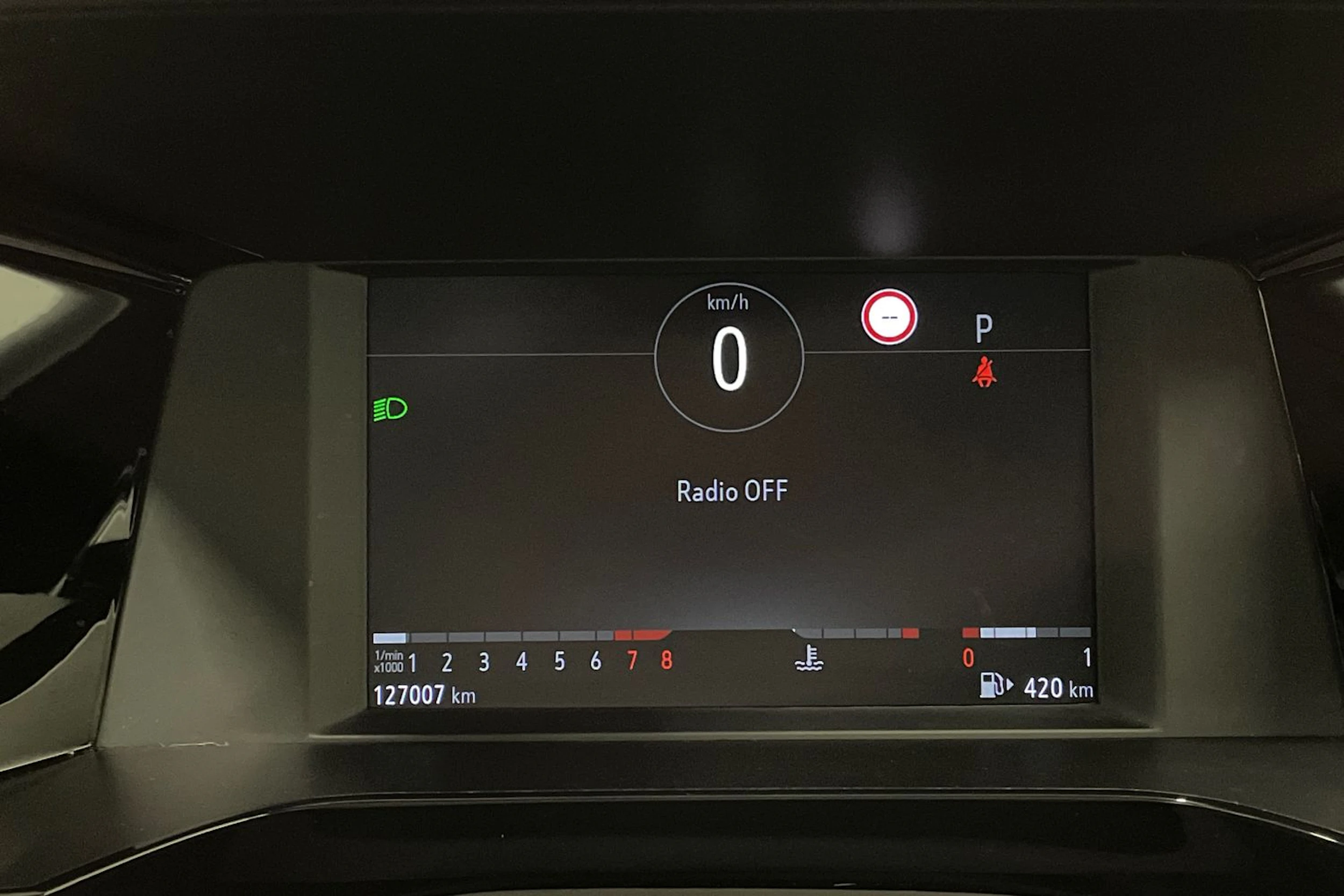 Harmaa Opel Grandland 2022 kuva 13.