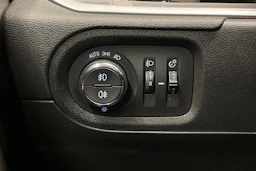 Harmaa Opel Grandland 2022 kuva 18.