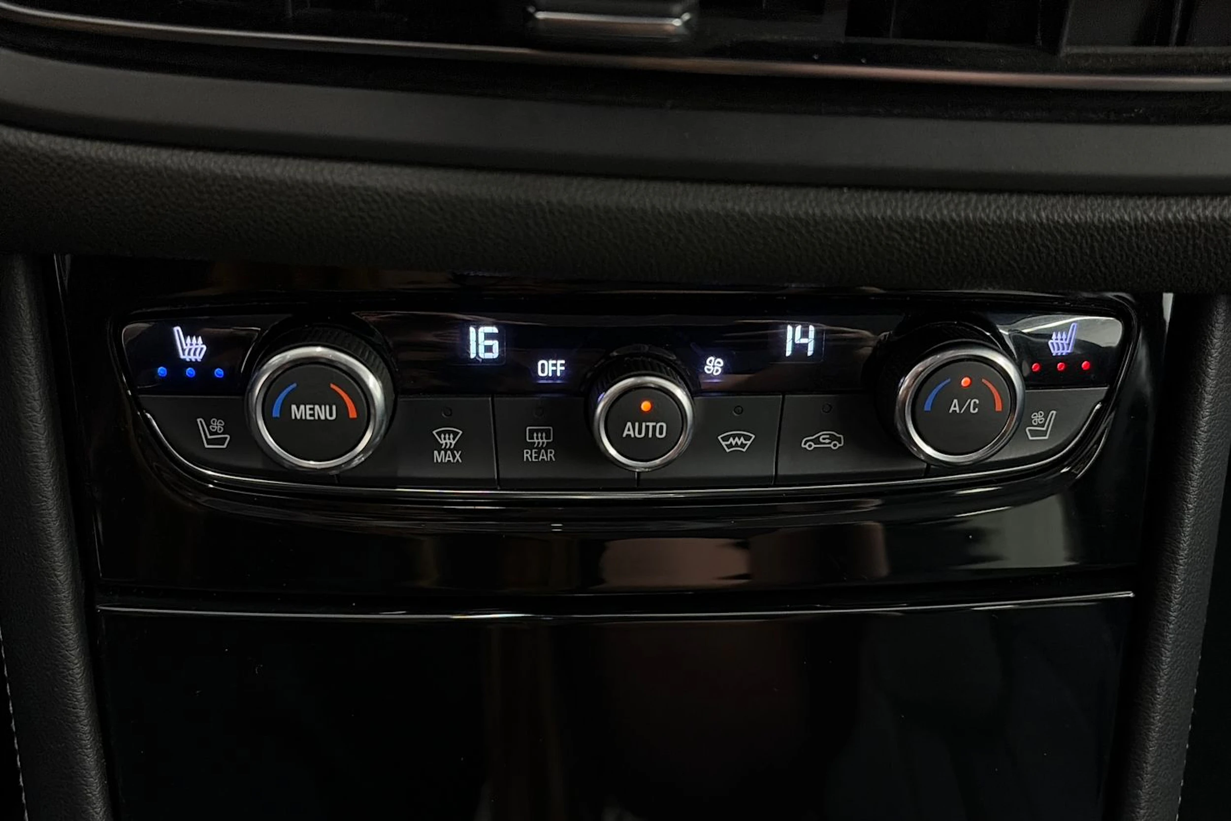 musta Opel Grandland 2022 kuva 23.