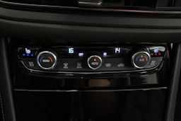 musta Opel Grandland 2022 kuva 23.