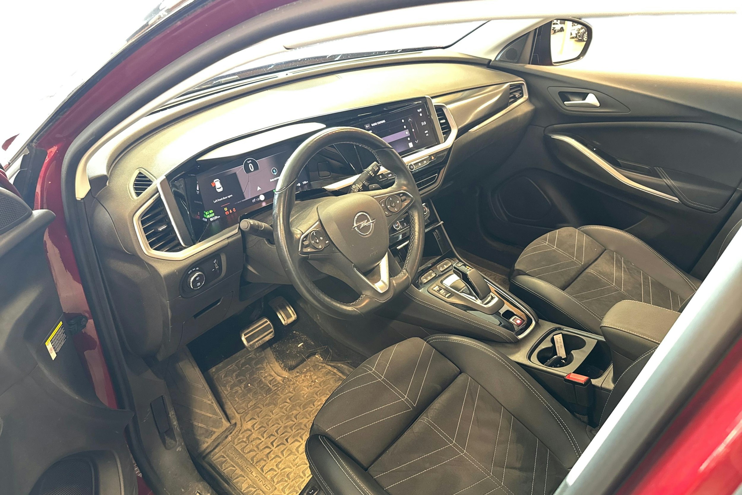 punainen Opel Grandland 2022 kuva 3.
