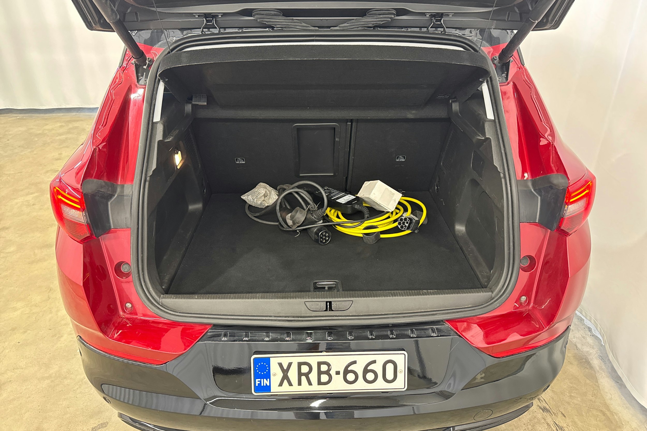 punainen Opel Grandland 2022 kuva 13.