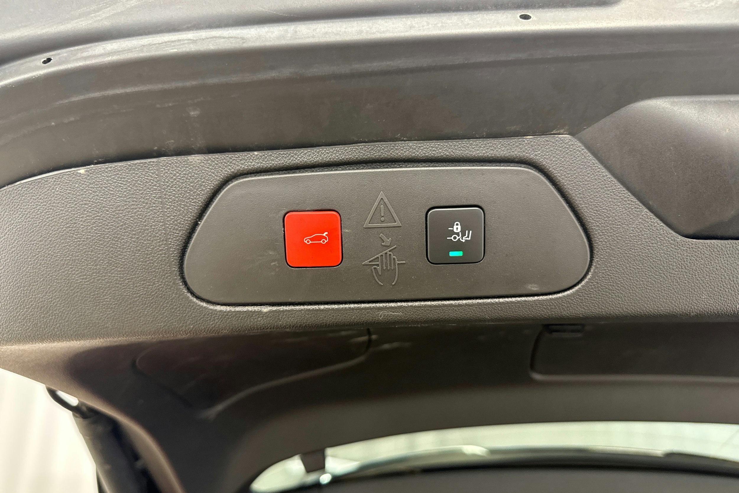 punainen Opel Grandland 2022 kuva 14.
