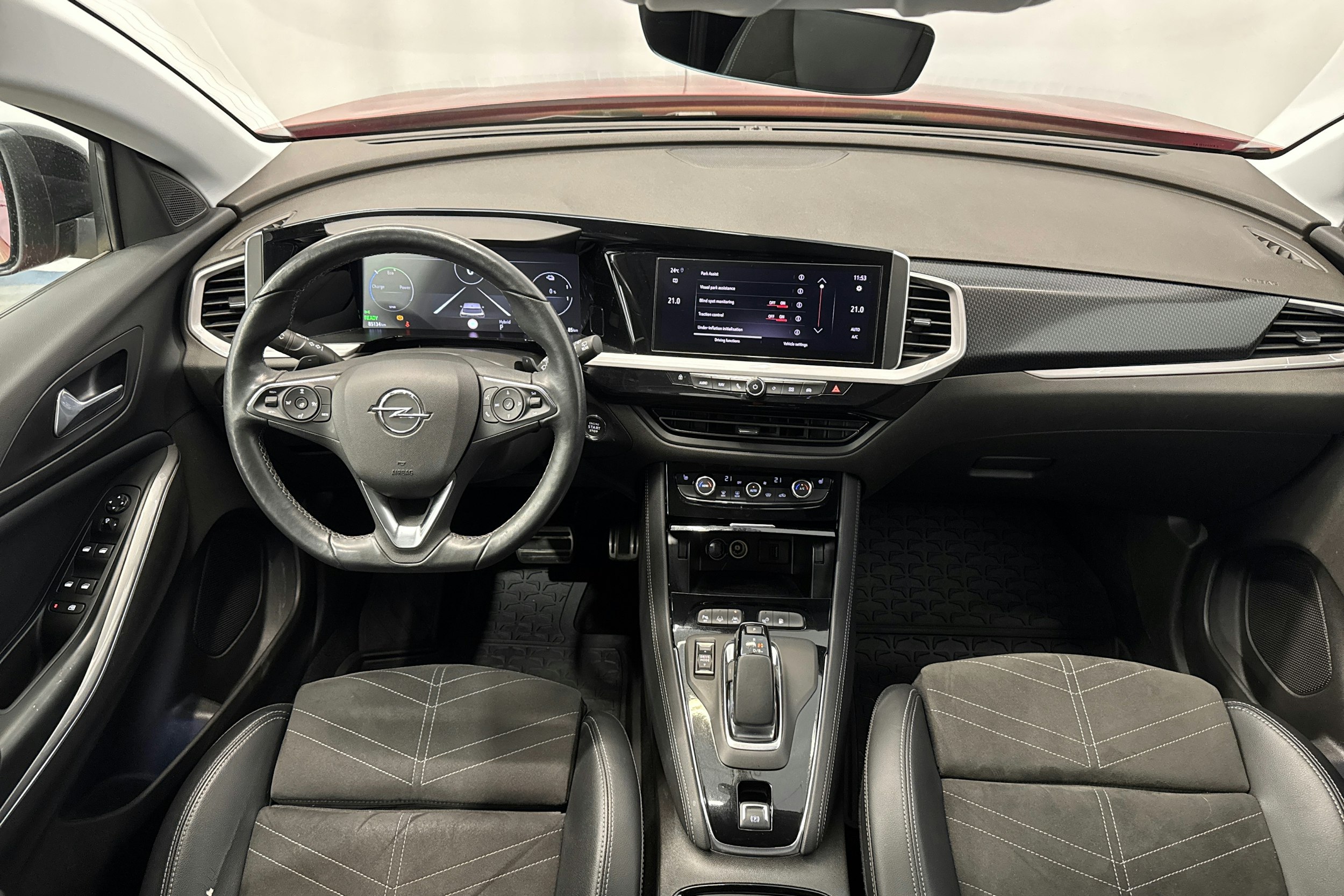 punainen Opel Grandland 2022 kuva 15.