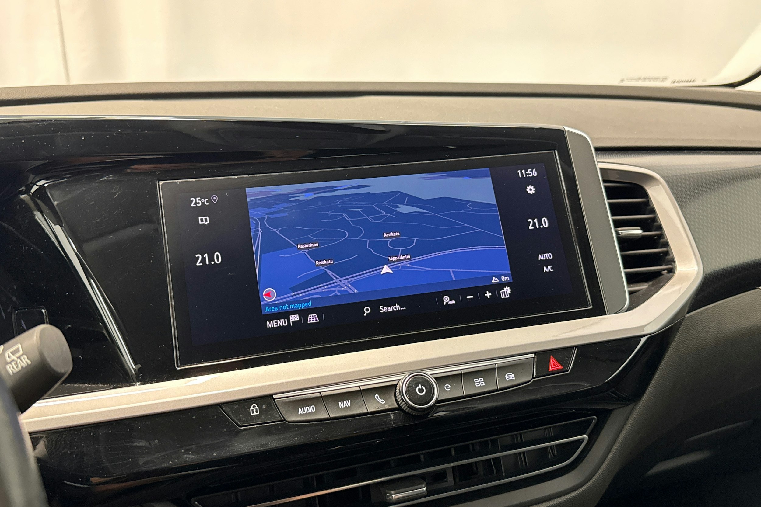 punainen Opel Grandland 2022 kuva 23.