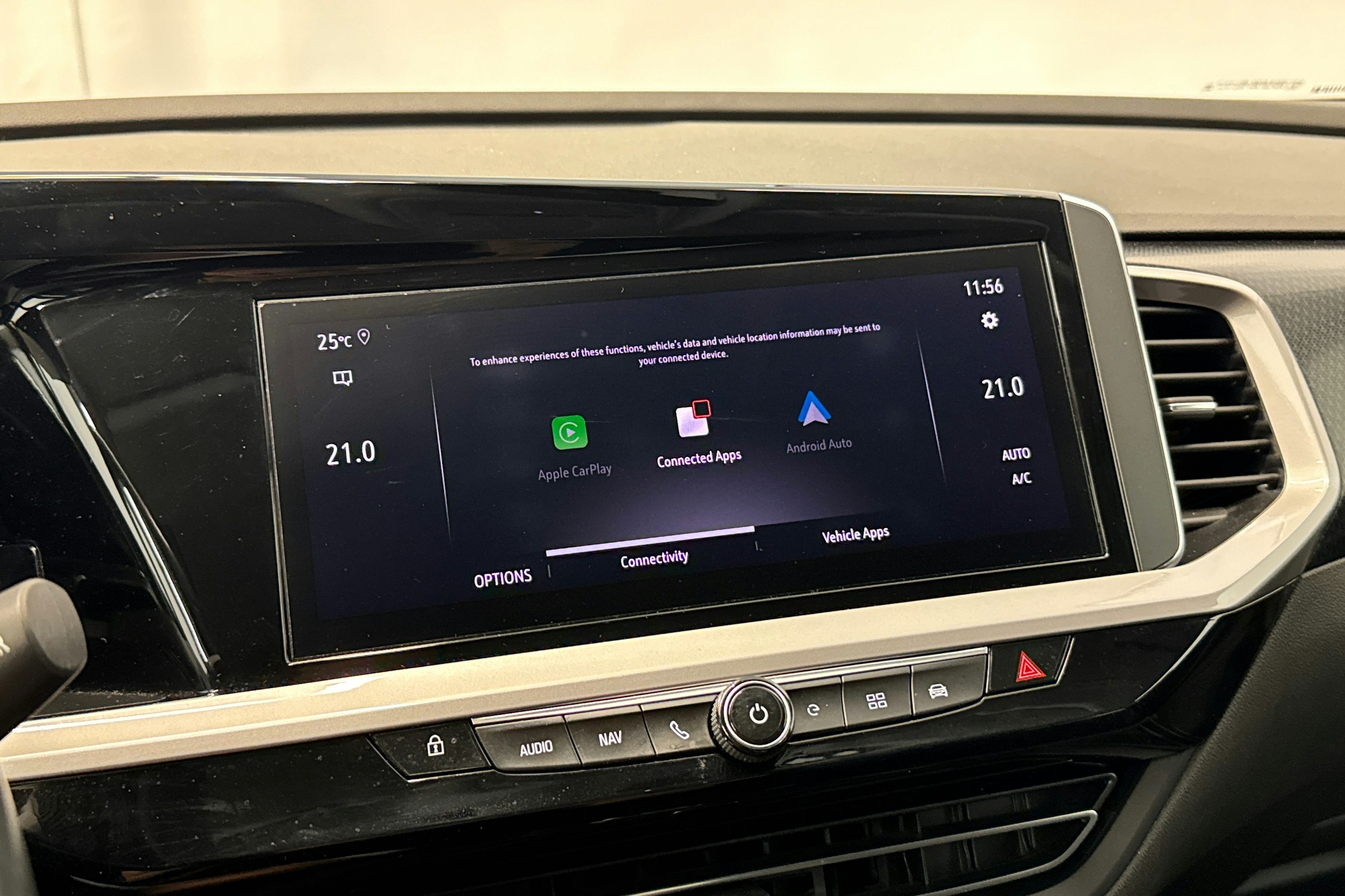 punainen Opel Grandland 2022 kuva 24.