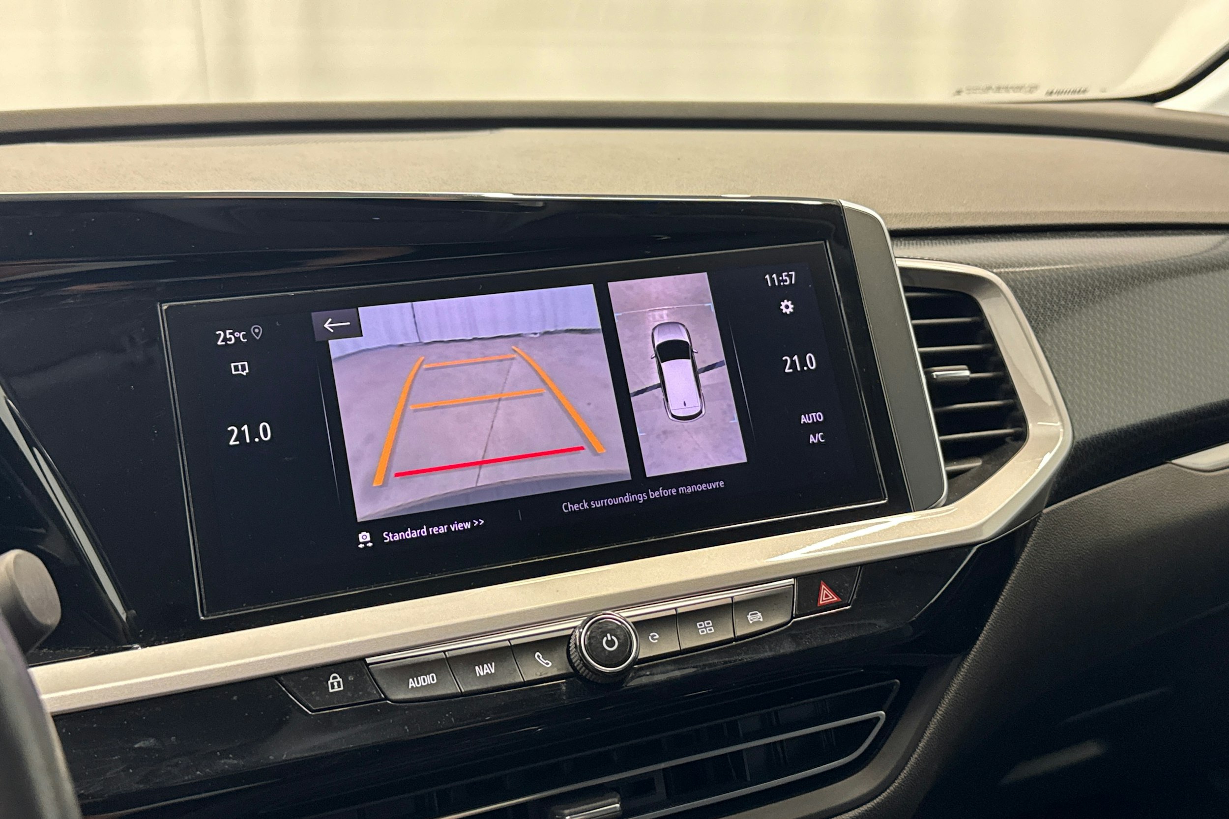 punainen Opel Grandland 2022 kuva 25.