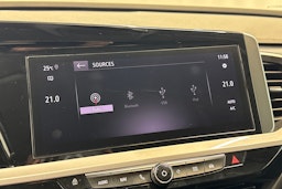 punainen Opel Grandland 2022 kuva 26.