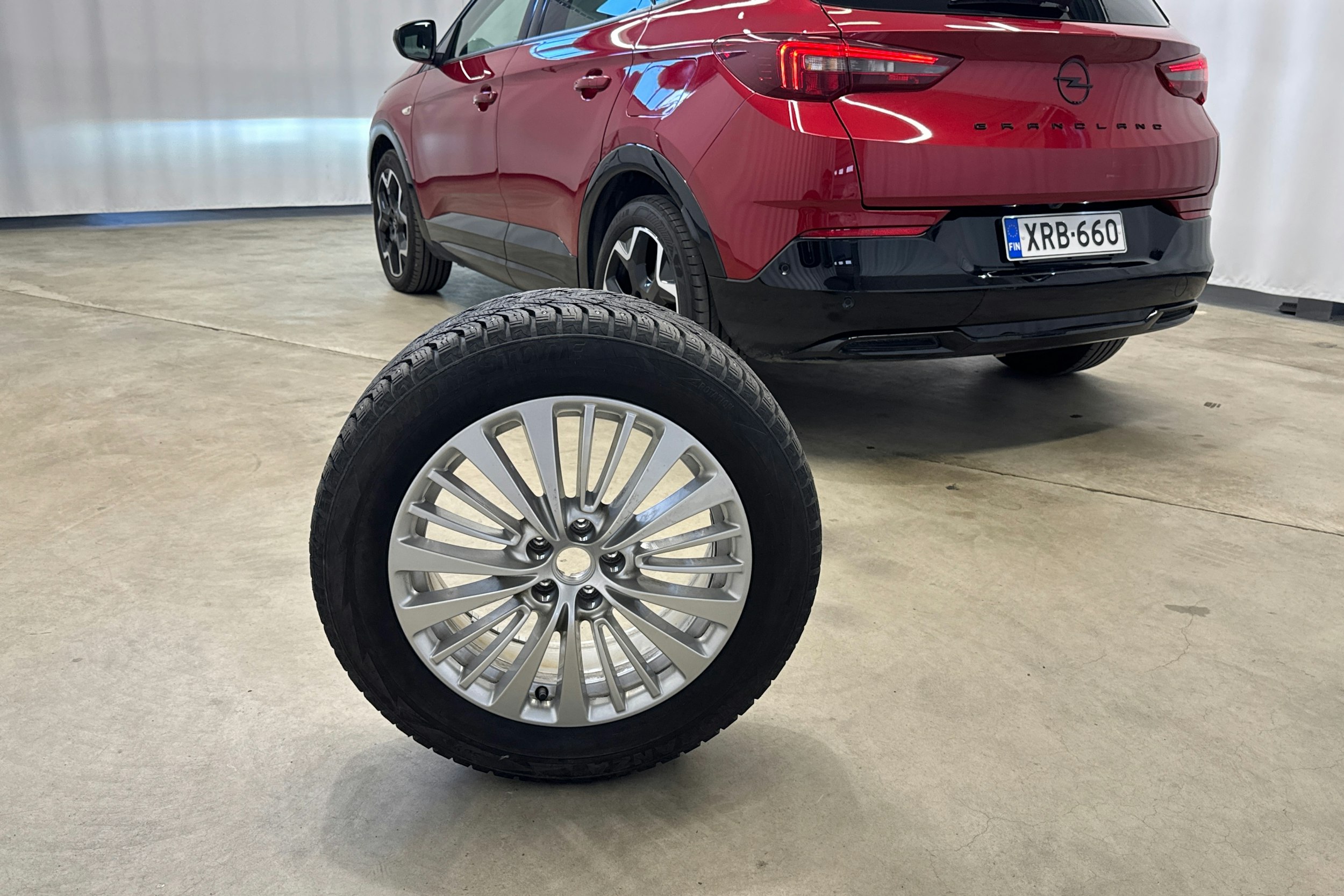 punainen Opel Grandland 2022 kuva 28.
