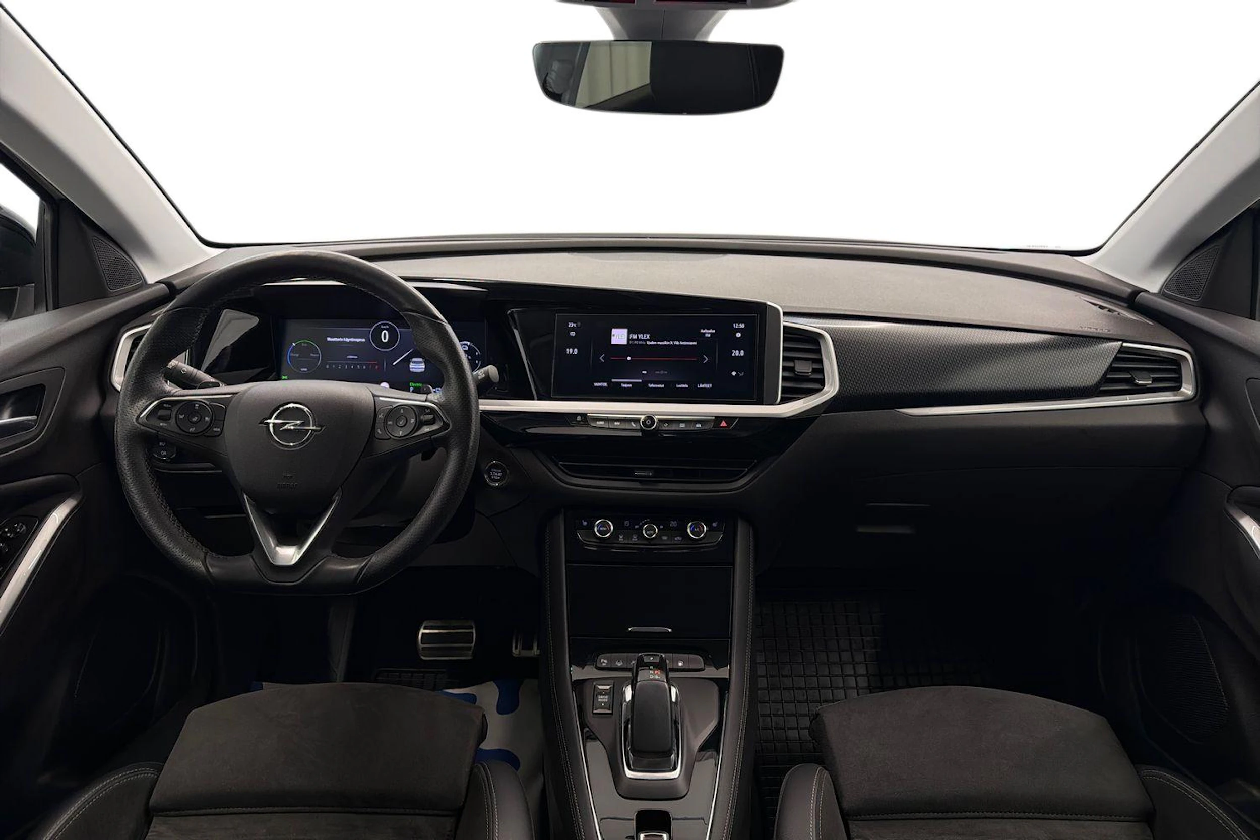 Valkoinen Opel Grandland 2023 kuva 7.