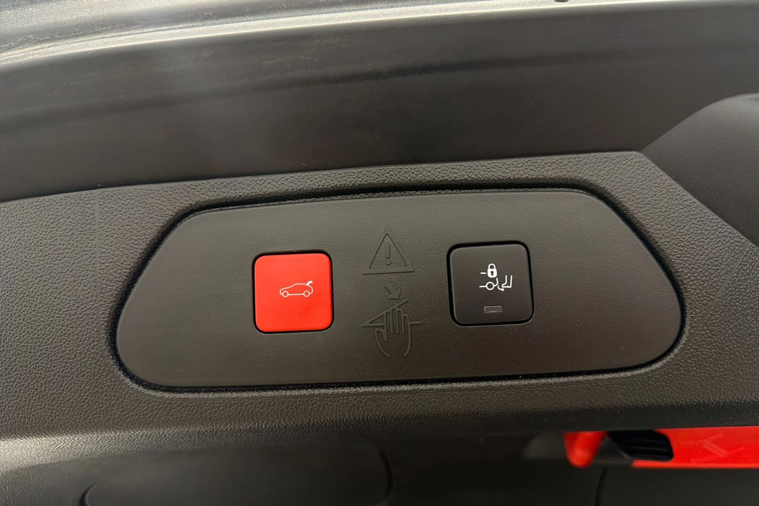 Valkoinen Opel Grandland 2023 kuva 14.