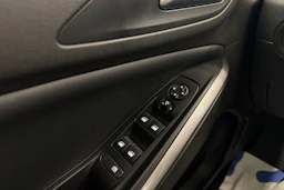 Valkoinen Opel Grandland 2023 kuva 17.