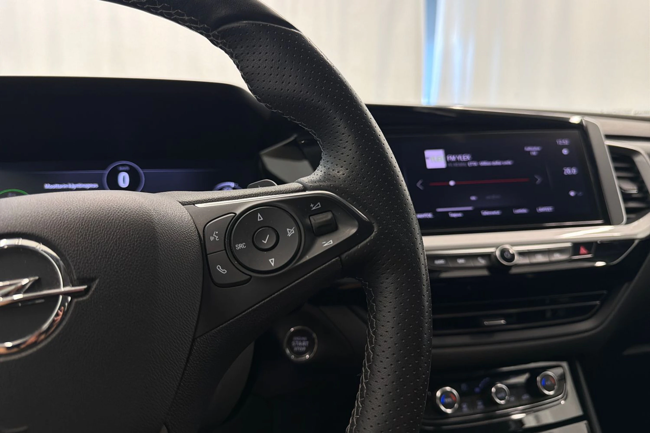 Valkoinen Opel Grandland 2023 kuva 19.