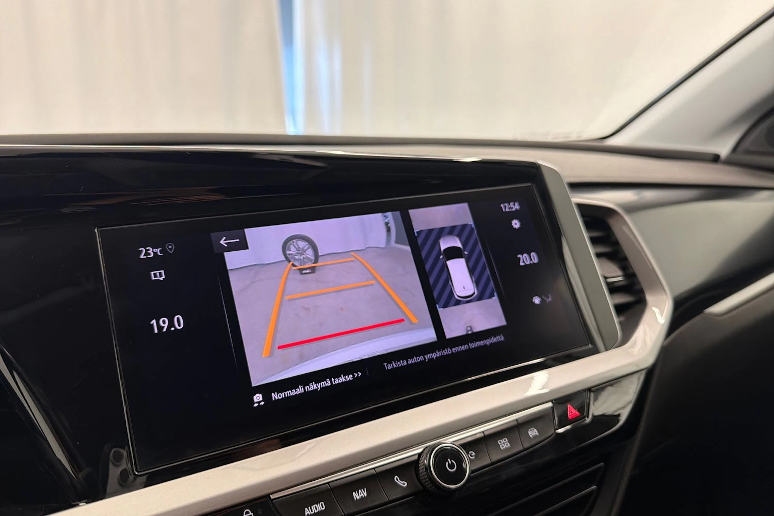 Valkoinen Opel Grandland 2023 kuva 24.