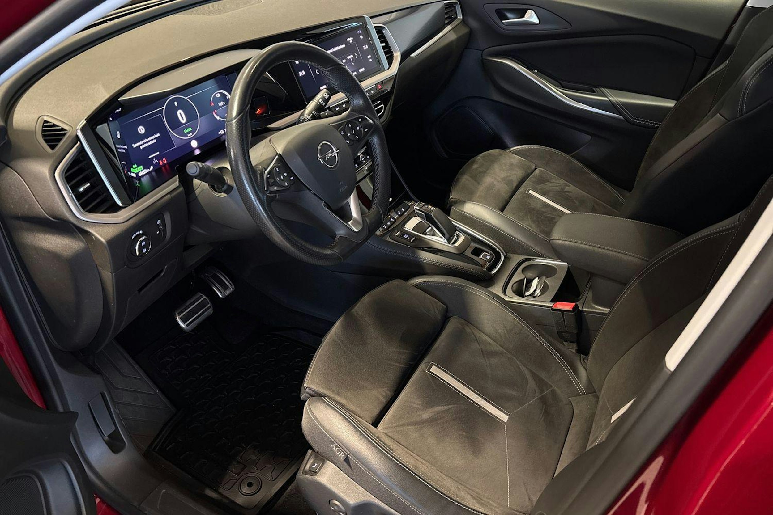 Punainen Opel Grandland 2023 kuva 7.