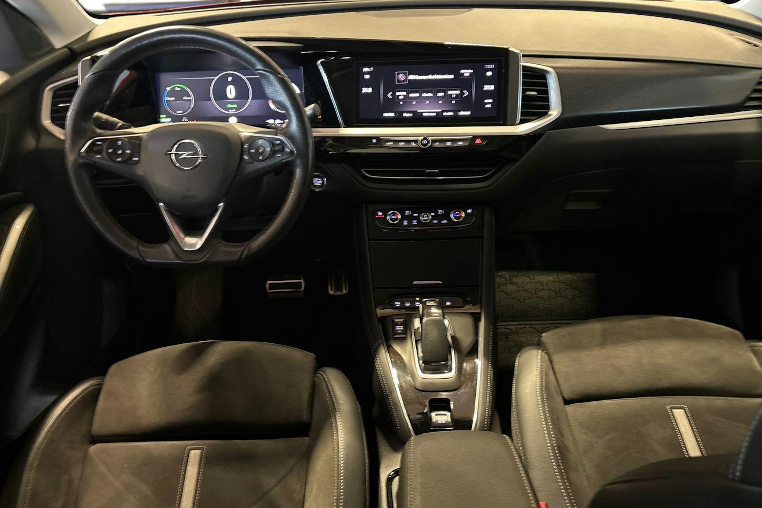 Punainen Opel Grandland 2023 kuva 9.