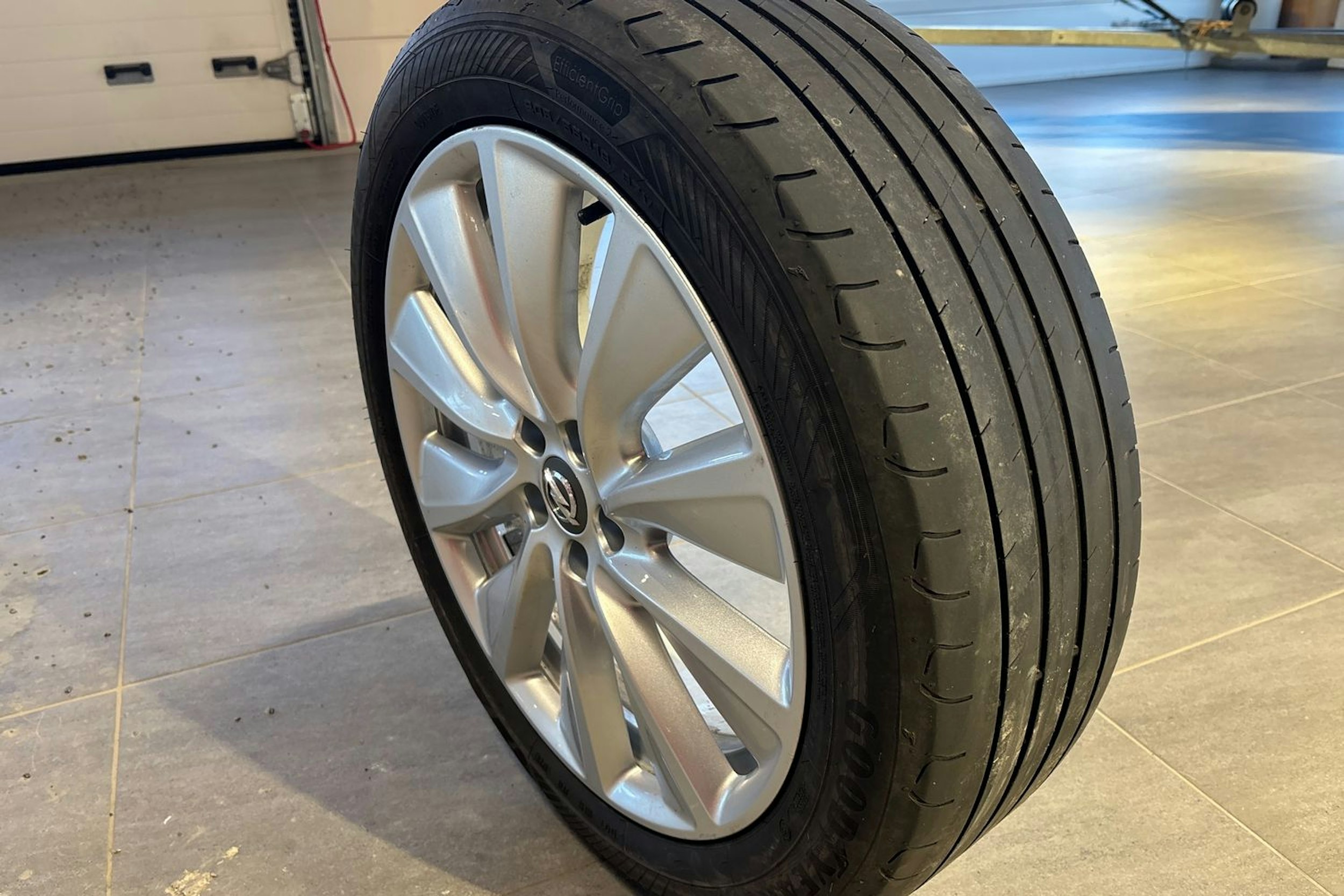 Punainen Opel Grandland 2023 kuva 16.