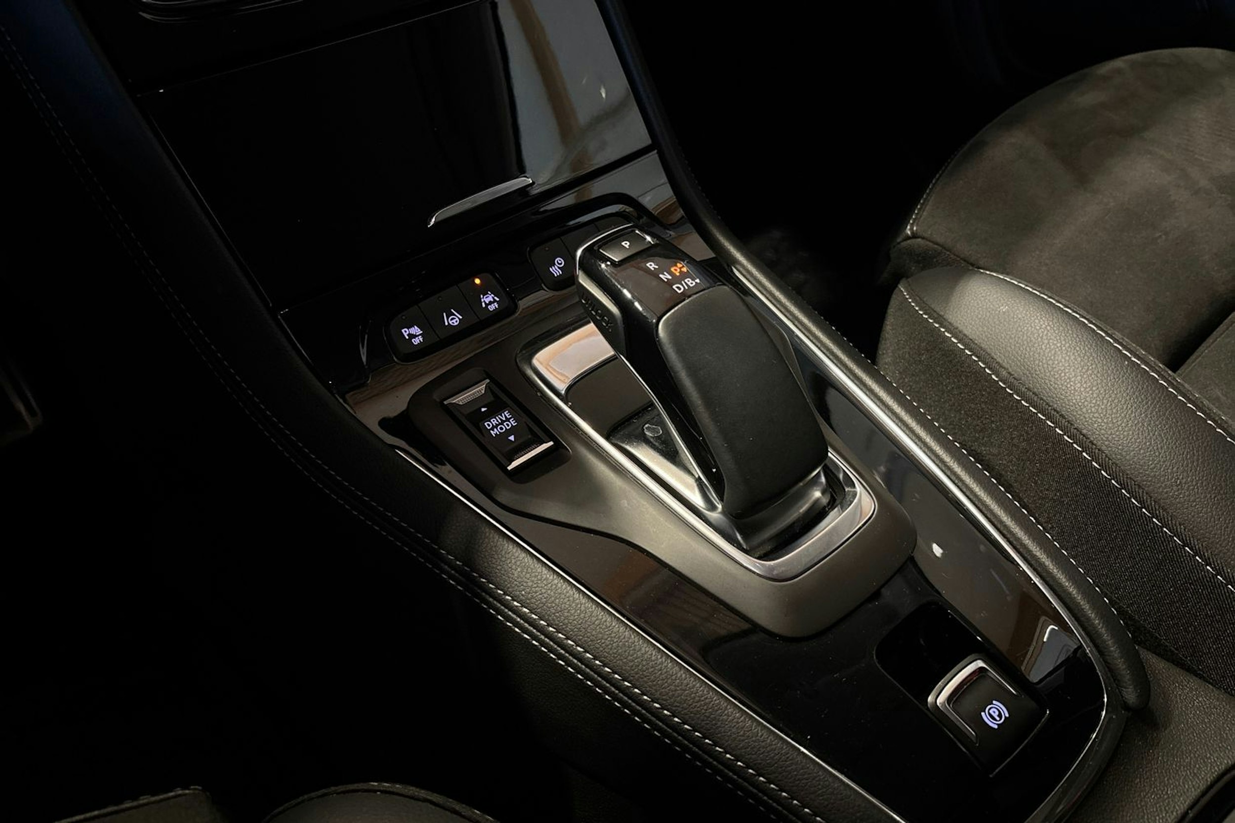 Punainen Opel Grandland 2023 kuva 23.