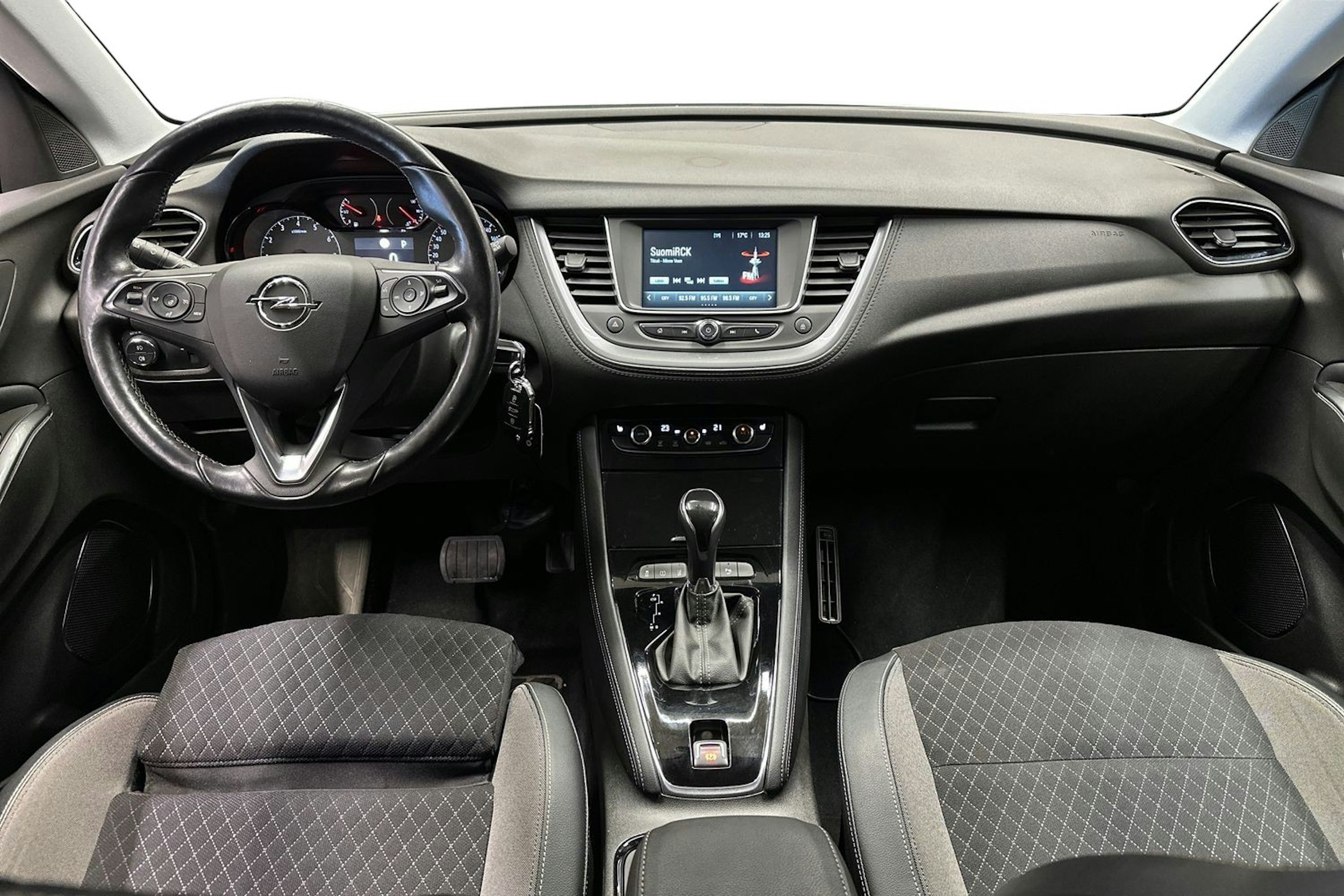 valkoinen Opel Grandland X 2018 kuva 9.