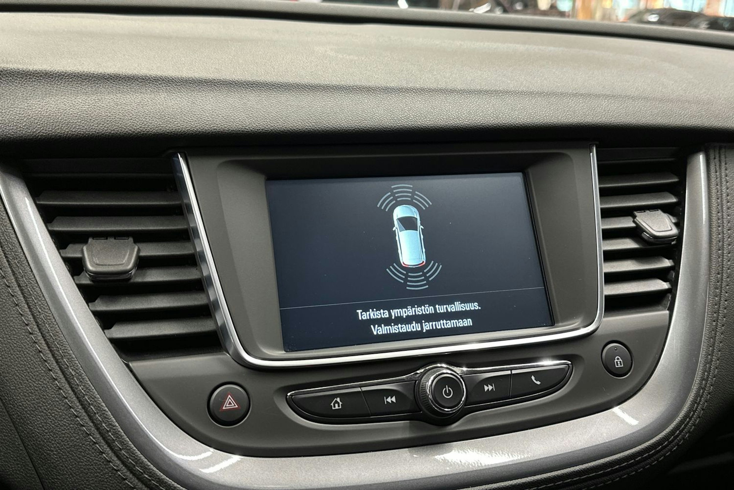 valkoinen Opel Grandland X 2018 kuva 18.