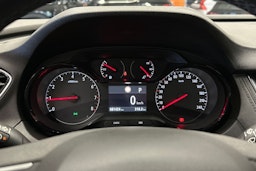 valkoinen Opel Grandland X 2018 kuva 24.