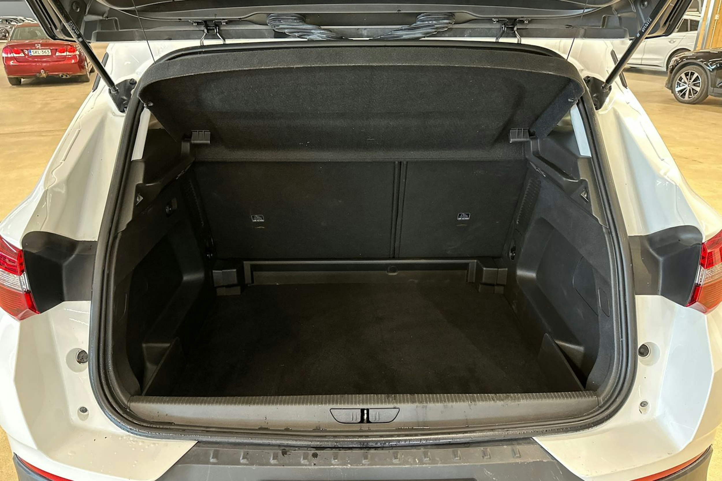 valkoinen Opel Grandland X 2018 kuva 31.