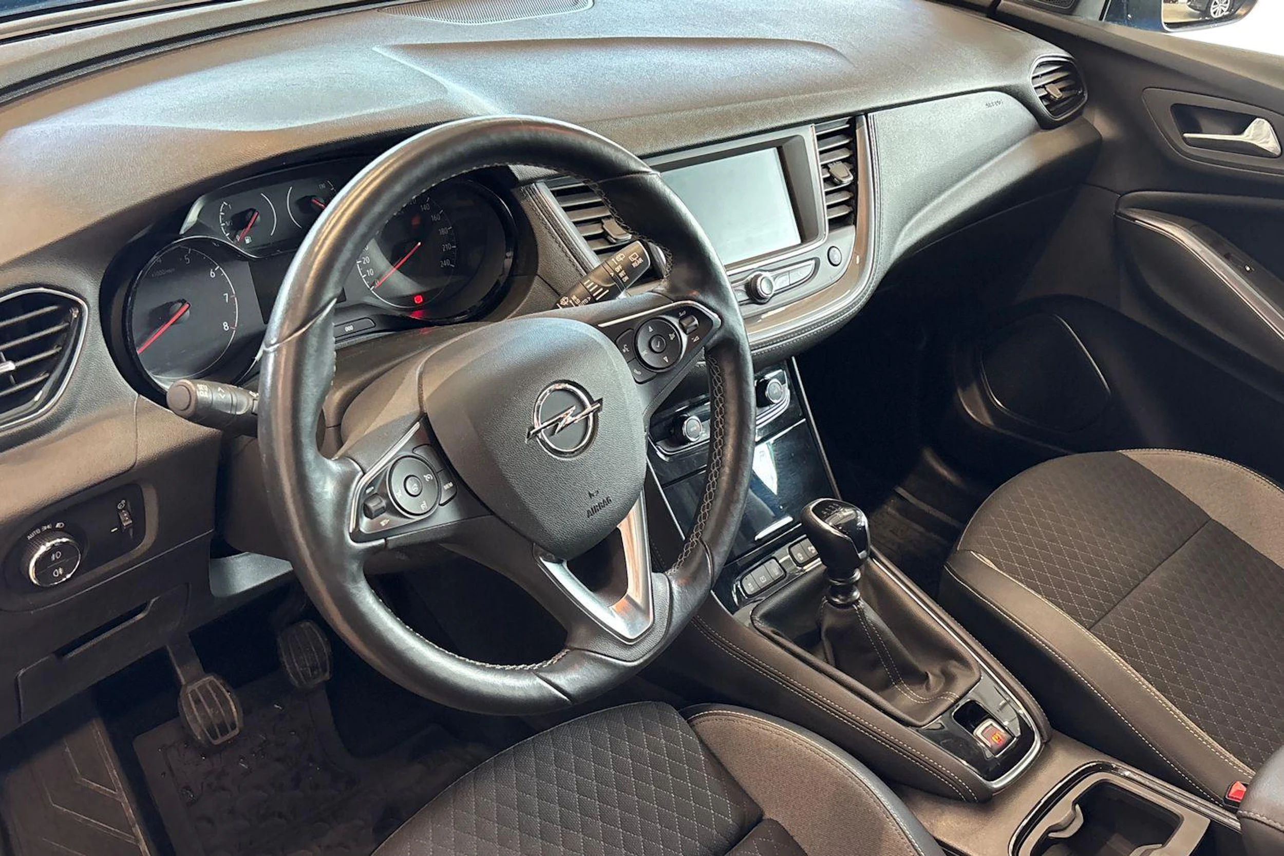 Sininen Opel Grandland X 2018 kuva 6.