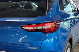 Sininen Opel Grandland X 2018 kuva 13.