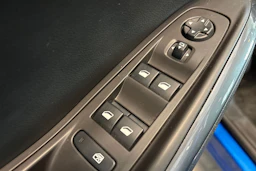 Sininen Opel Grandland X 2018 kuva 18.