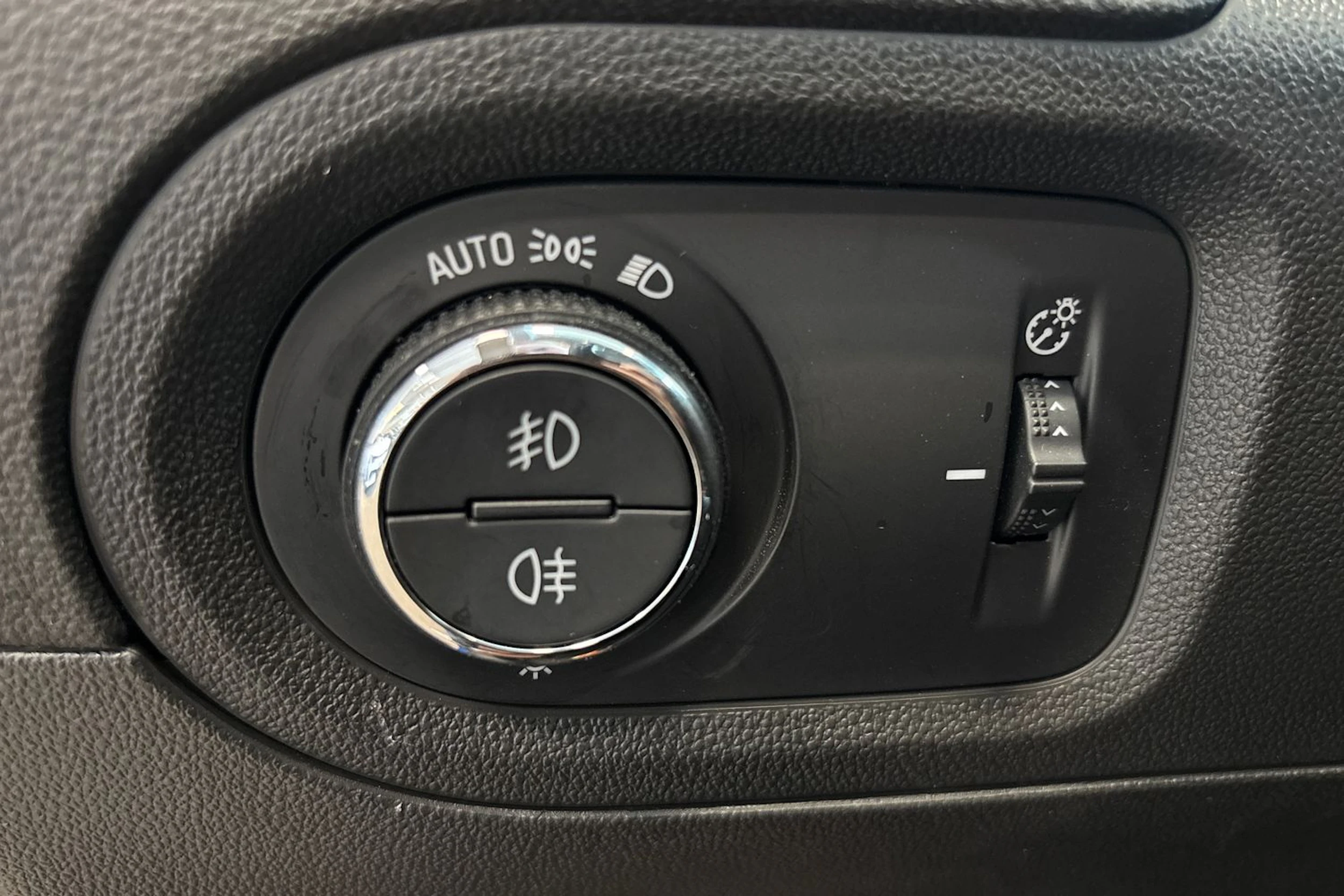 Sininen Opel Grandland X 2018 kuva 20.