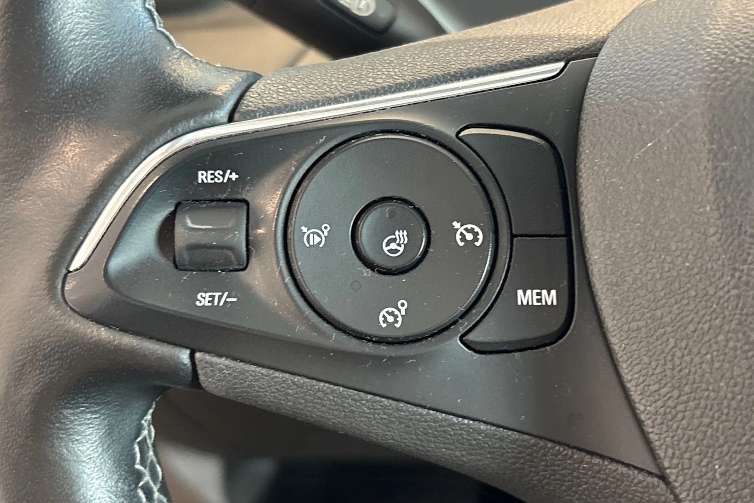Sininen Opel Grandland X 2018 kuva 23.