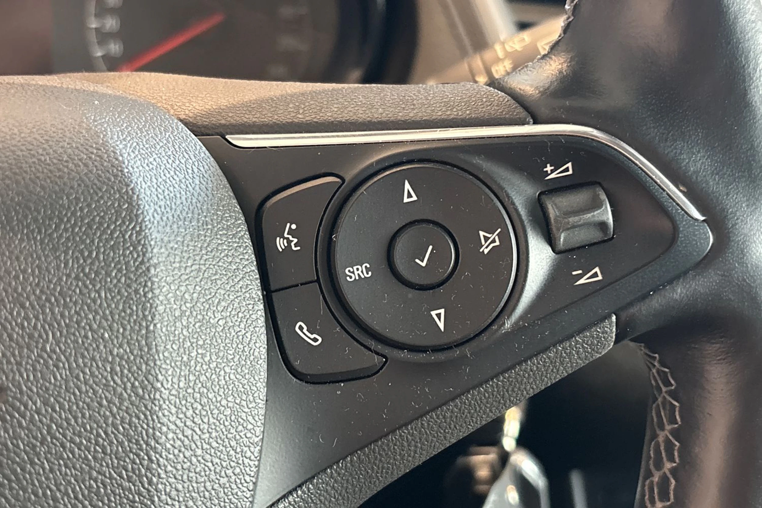 Sininen Opel Grandland X 2018 kuva 24.